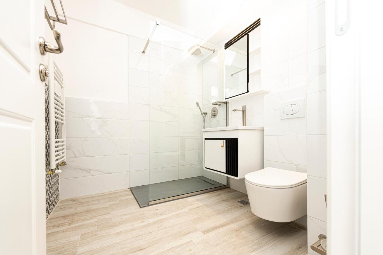Apart Hotel Fusion Tower Iasi Bagian luar foto